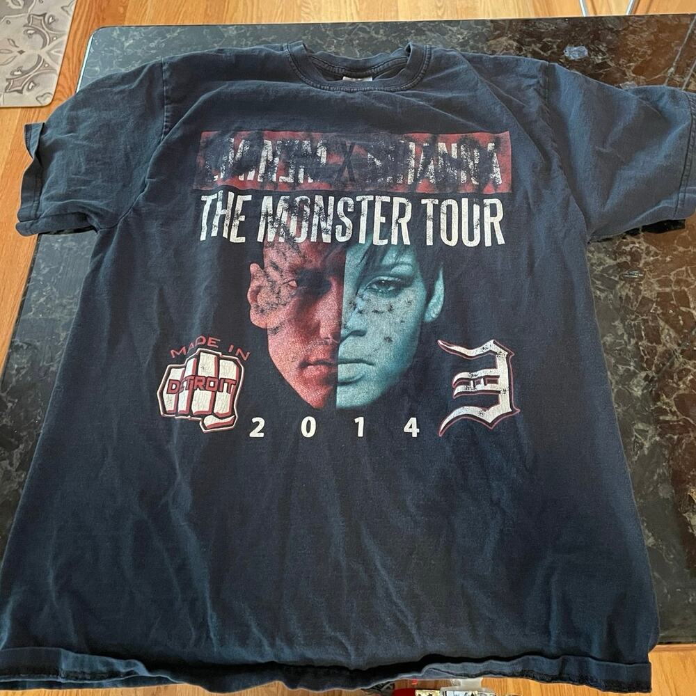 Eminem x Rihanna Monster Tour 2014 Detroit shirt size medium
